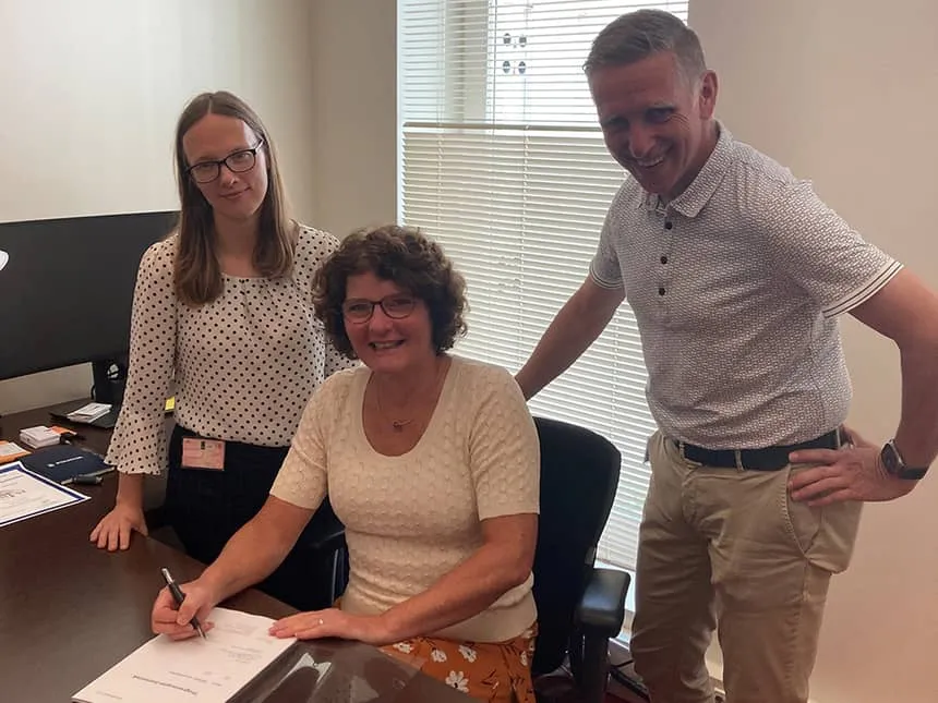 ondertekening-ovk-justicelink-door-annemiek-de-vries.jpeg